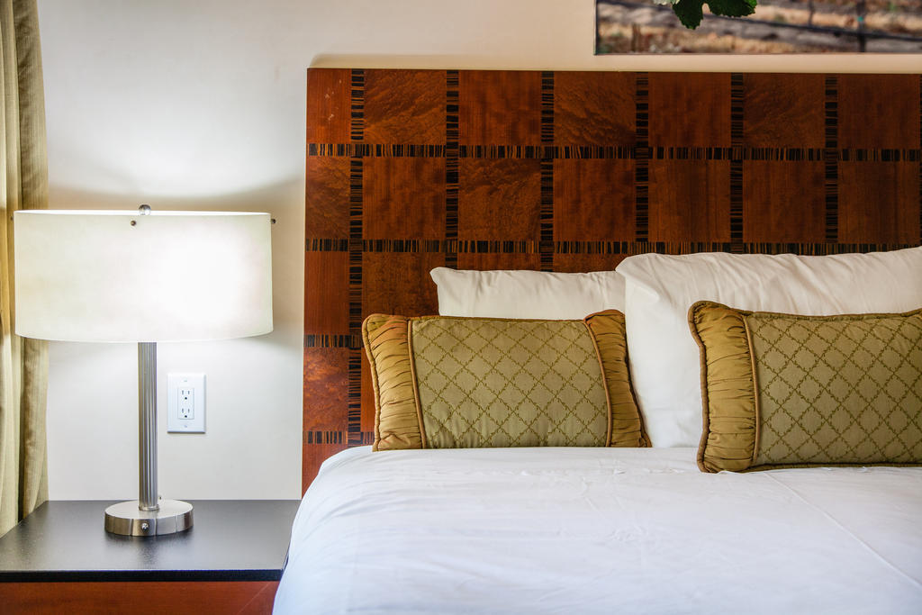 The Vendange Carmel Inn & Suites Room photo