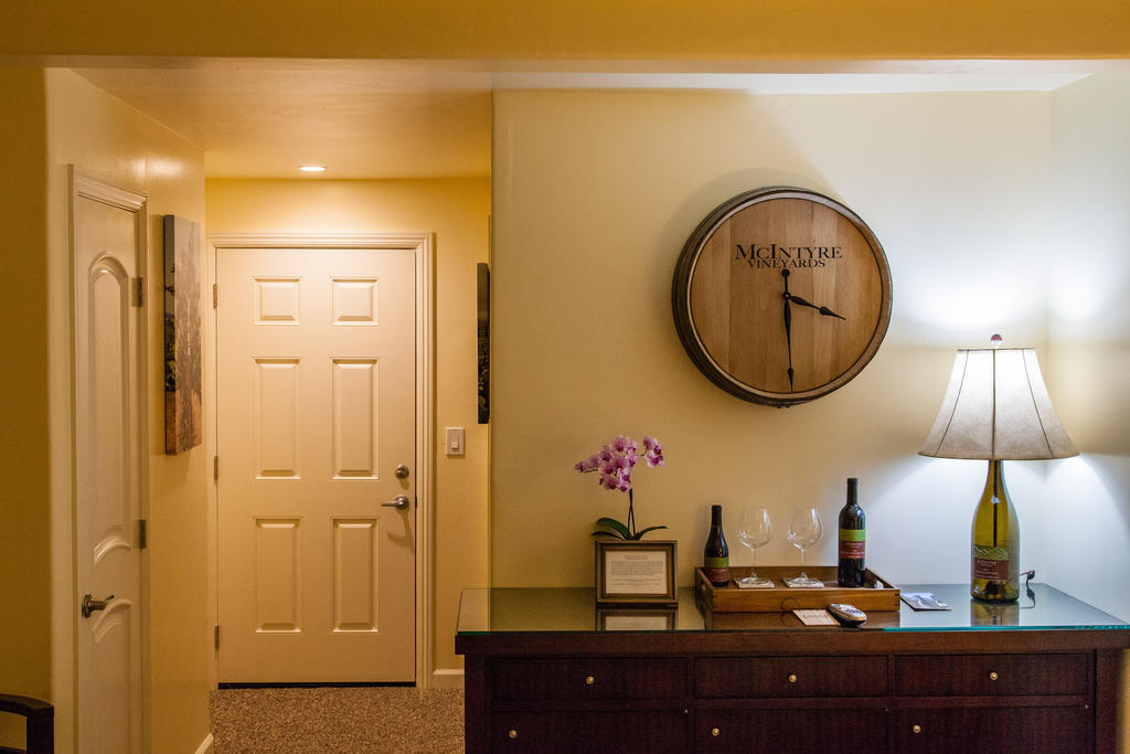 The Vendange Carmel Inn & Suites Room photo