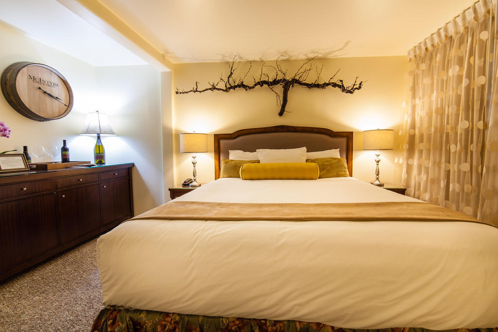 The Vendange Carmel Inn & Suites Room photo