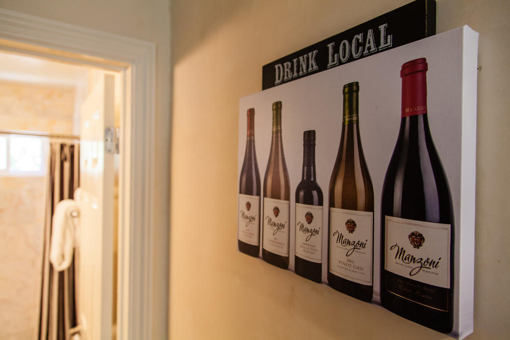 The Vendange Carmel Inn & Suites Room photo
