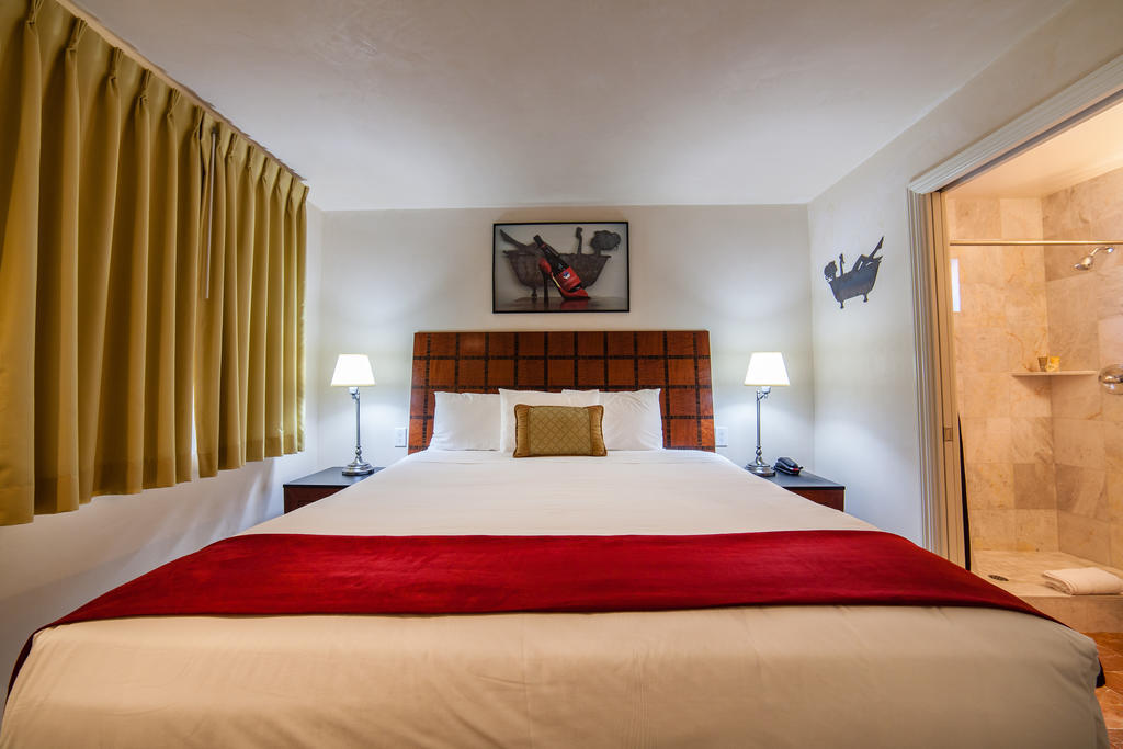 The Vendange Carmel Inn & Suites Room photo